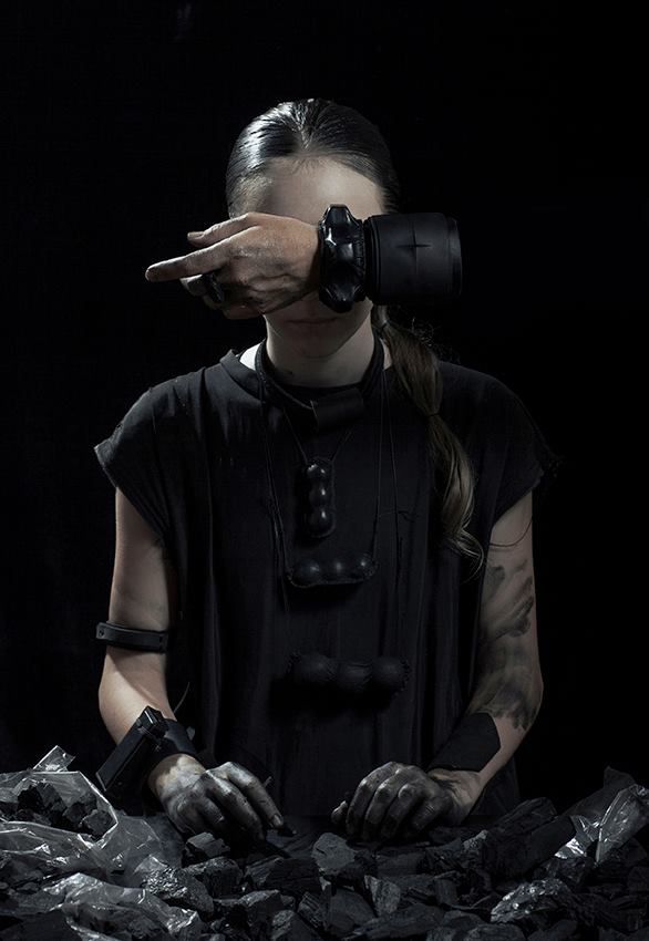 אביגיל_טלמור_עיצוב-גותי_בלוג_נעליים_שלי_לואיס_Uncoded-Steps_Shoe_Blog_For_Those_Who_Pray_3