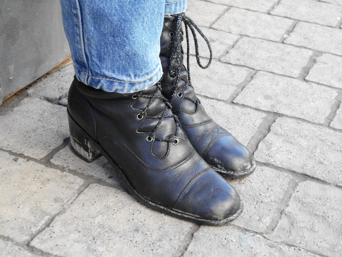 uncoded-steps_shoe-blog_mine-danielle-yaor-rietveld-t-shirt-design_shelley-lewis_2b