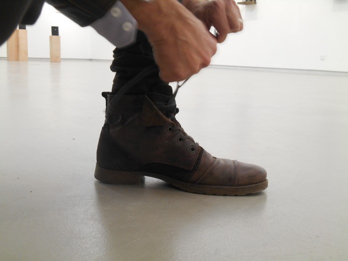 Uncoded-Steps_Shoe-Blog_-שלי-לואיס-נעליים-בתערוכת-אמנות-בלוג_5